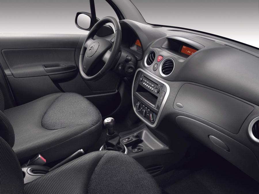  Citroen C3 XTR 2005 года  (фото 24 из 37)
